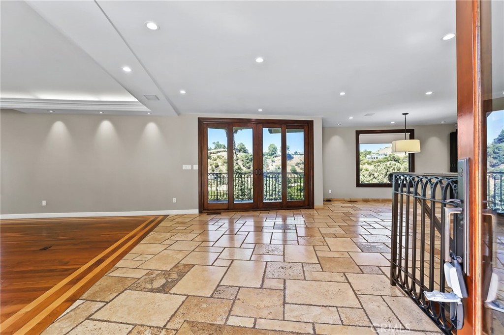 1667 Waynecrest Drive