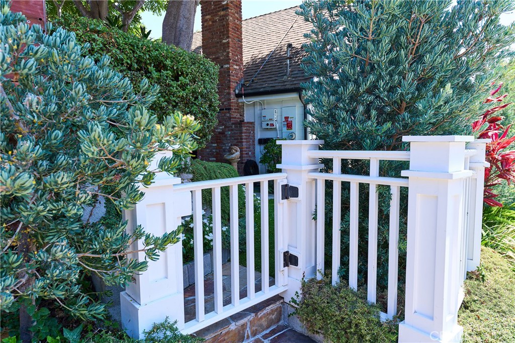 34032 Crystal Lantern Street