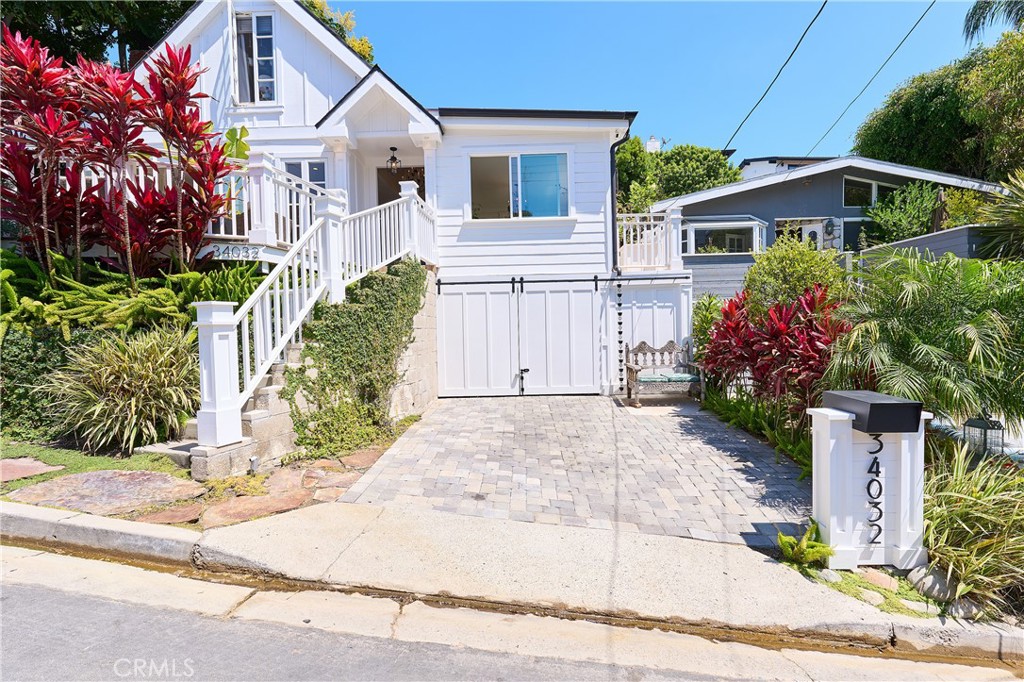 34032 Crystal Lantern Street
