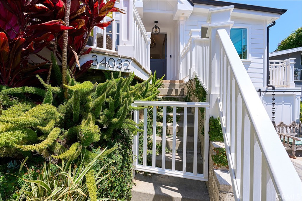 34032 Crystal Lantern Street