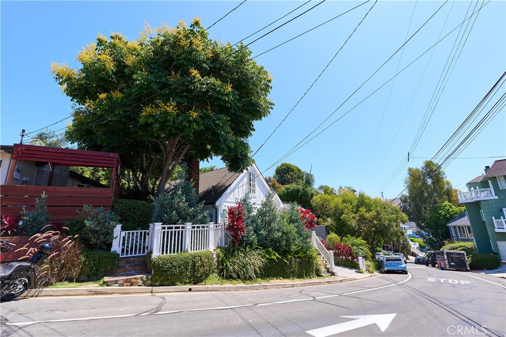 34032 Crystal Lantern Street