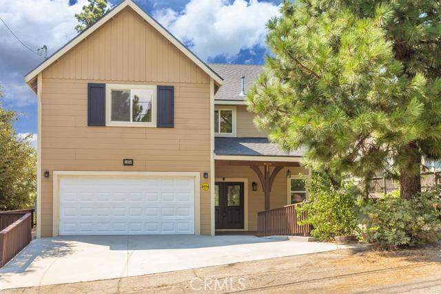 Have you been looking for that home with level entry and lake rights? One that was recently renovated including new paint and flooring? You've found it! Pull straight into your garage, park, and enter into your kitchen and front room with an open floor plan. Hardwood floors, granite counter-tops, and alder wood cabinets line the kitchen that opens into the front living room with natural light cascading throughout. Go out of the large sliding glass door to sit back on your deck, enjoying the breathtaking mountain views. Plenty of space in this 4-bedroom 4 bath home; Downstairs includes a junior master with an over-sized bedroom with a sitting area or office nook and a full 3-piece ensuite bathroom, along with a second living room/den. Upstairs contains the large master bedroom with vaulted ceilings, its own fireplace and bathroom with jetted tub, large walk-in shower, double vanity, and a large walk-in closet. Start enjoying Arrowhead and add this one to your list.