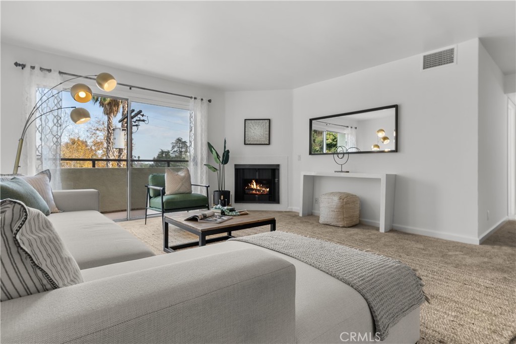 4702 Fulton Avenue 304