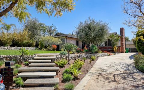 A home in North Tustin