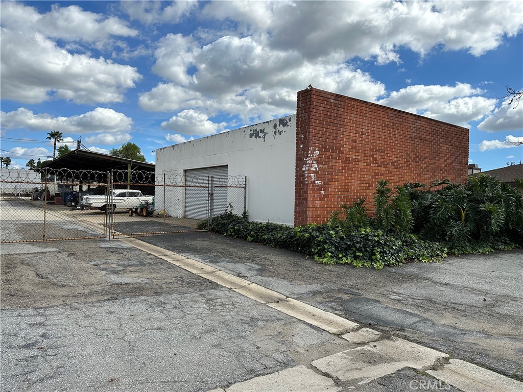 300 S Walnut Street
