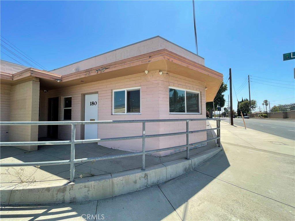 Excellent corner unit office space for lease in a up and coming area of Arcadia. Unit consist of of 2 private offices, one with its own entrance. Reception area/ waiting room has been built out and open area in the back of the unit which can be used as a conference area or can be built out for more office space. This is a great value and in a up and coming area of Arcadia. There are many potential uses for this space, please check with city as to potential uses.