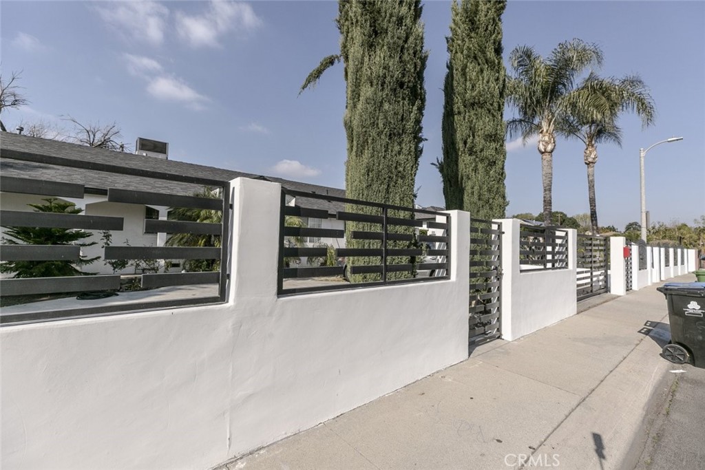 Located in the heart of Panorama City, this beautifully remodeled 1-bedroom, 1-bathroom ADU offers a perfect combination of modern design and everyday convenience. Thoughtfully updated with stylish finishes, this home provides a warm and inviting atmosphere.
The spacious living area is bathed in natural light, creating an open and comfortable setting. The full kitchen is equipped with sleek cabinetry, ample counter space, and modern appliances, making it a great space for cooking and entertaining.
The bedroom offers a peaceful retreat with generous space, while the bathroom is designed with contemporary fixtures and elegant finishes. In-unit laundry adds an extra level of convenience, eliminating the need for shared facilities.
A private outdoor area extends the living space, perfect for relaxing or enjoying fresh air in a peaceful setting. This ADU blends comfort, privacy, and functionality, making it a wonderful place to call home.