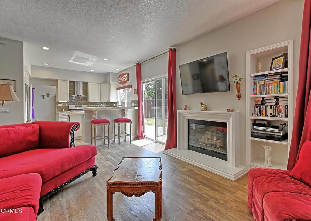 listing image 130721666116985922125