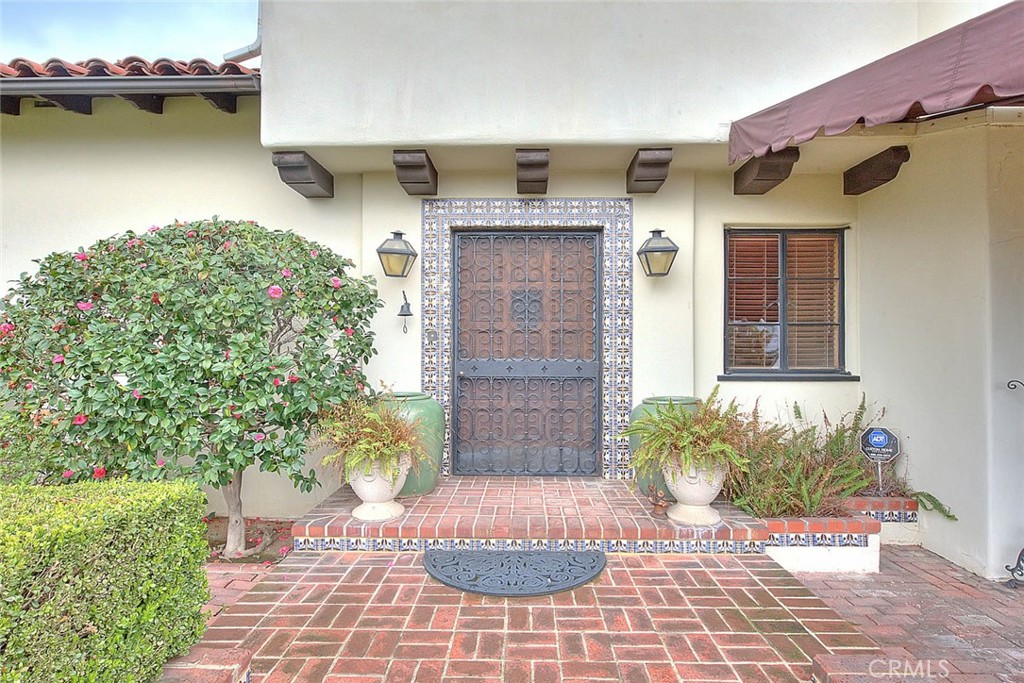 1276 Hillcrest Drive