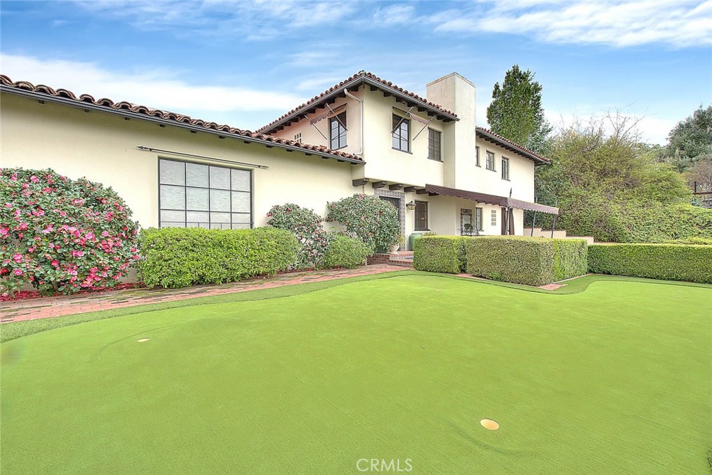 1276 Hillcrest Drive
