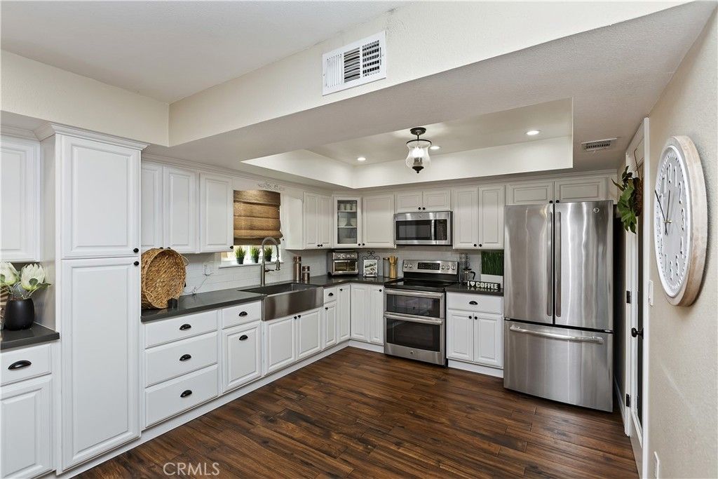 listing image 130726747471733318490