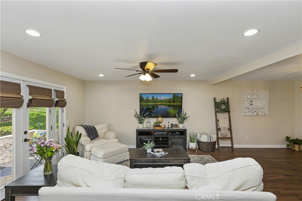 listing image 130723597559777758199