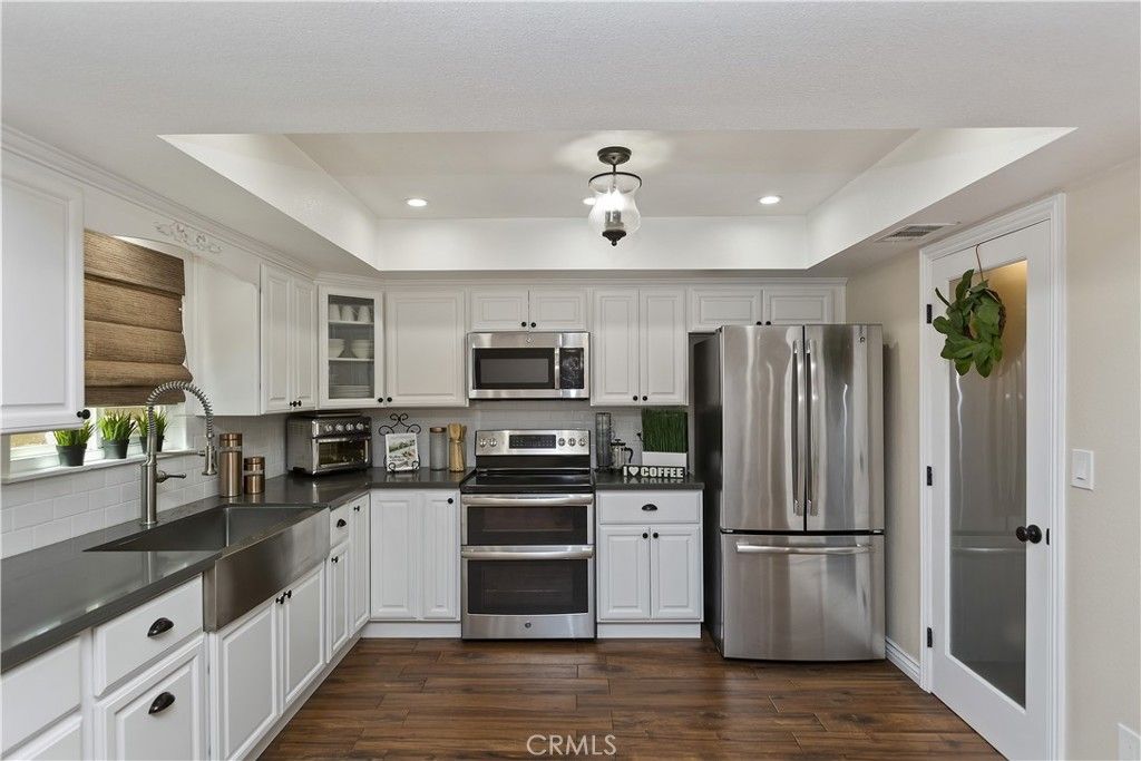 listing image 130726432685763845214