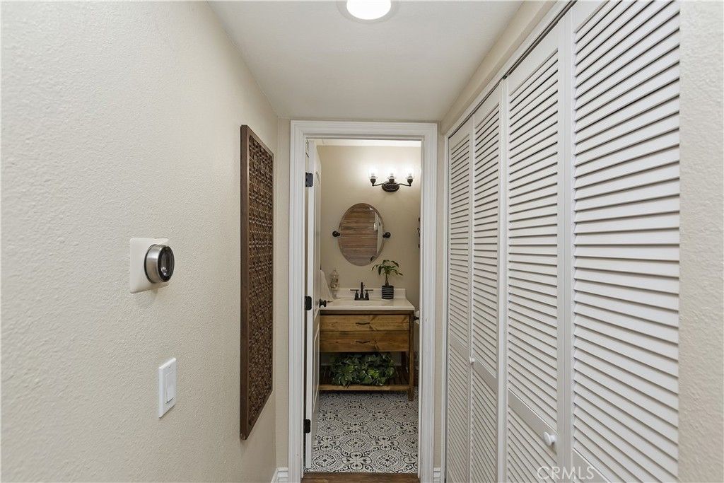 listing image 130720428954688284858