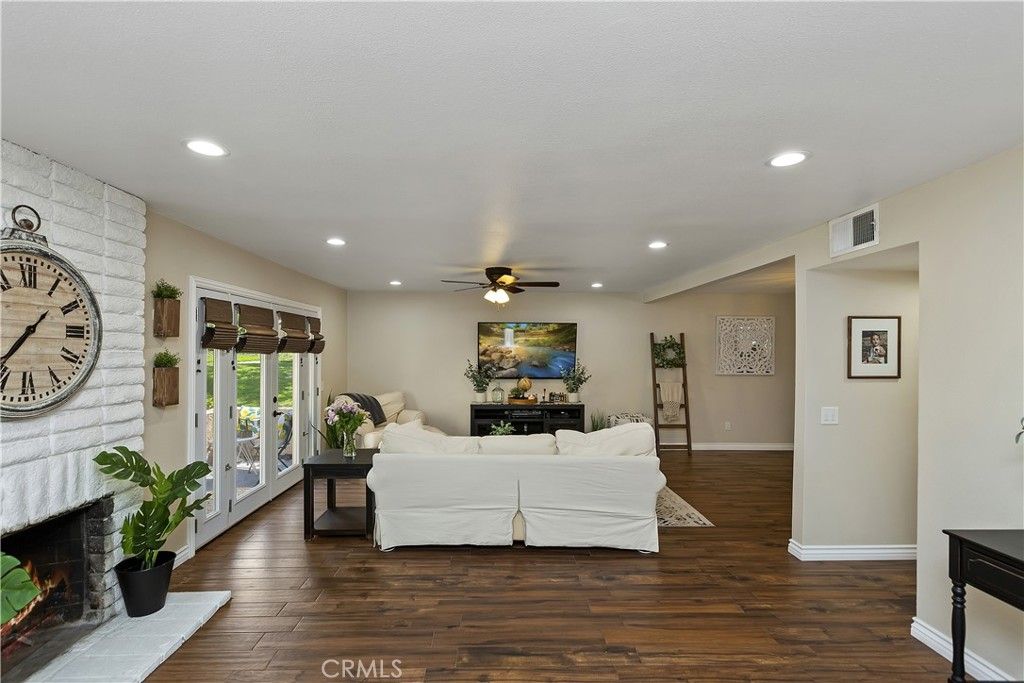 listing image 130721894310185892702