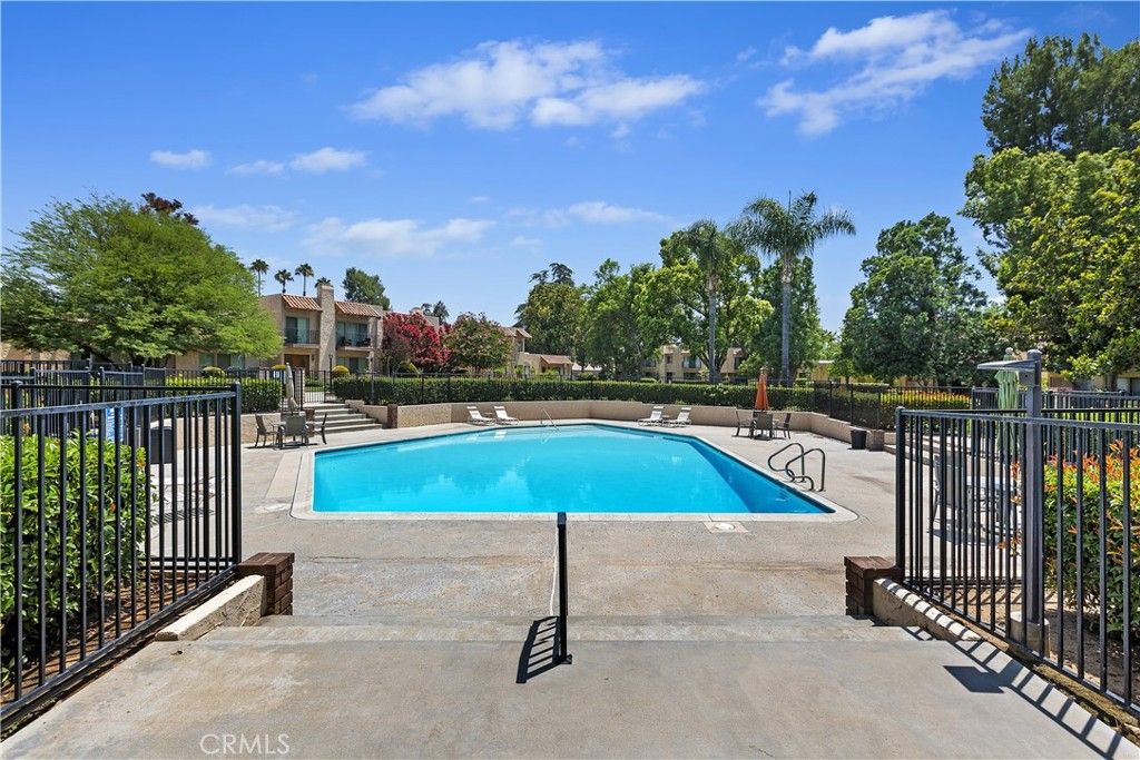 listing image 130720868789792829123