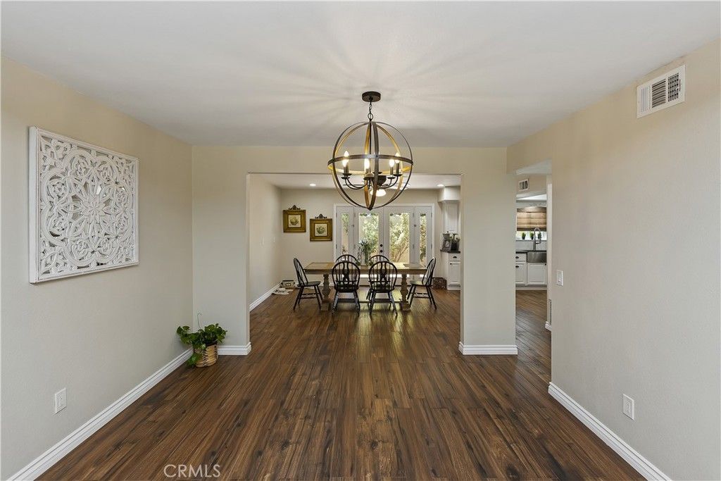 listing image 130727795623172816782