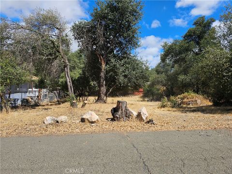 Photo of 3070 10th Street, Clearlake, CA 95422 (MLS # LC24173121) Photo of 3070 10th Street, Clearlake, CA 95422 (MLS # LC24173121)