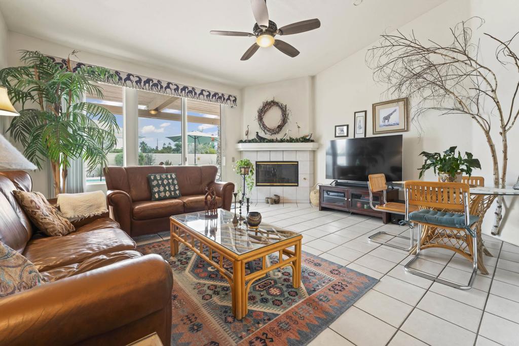 Photo 8 of 23 of 40900 Avenida Estrada house