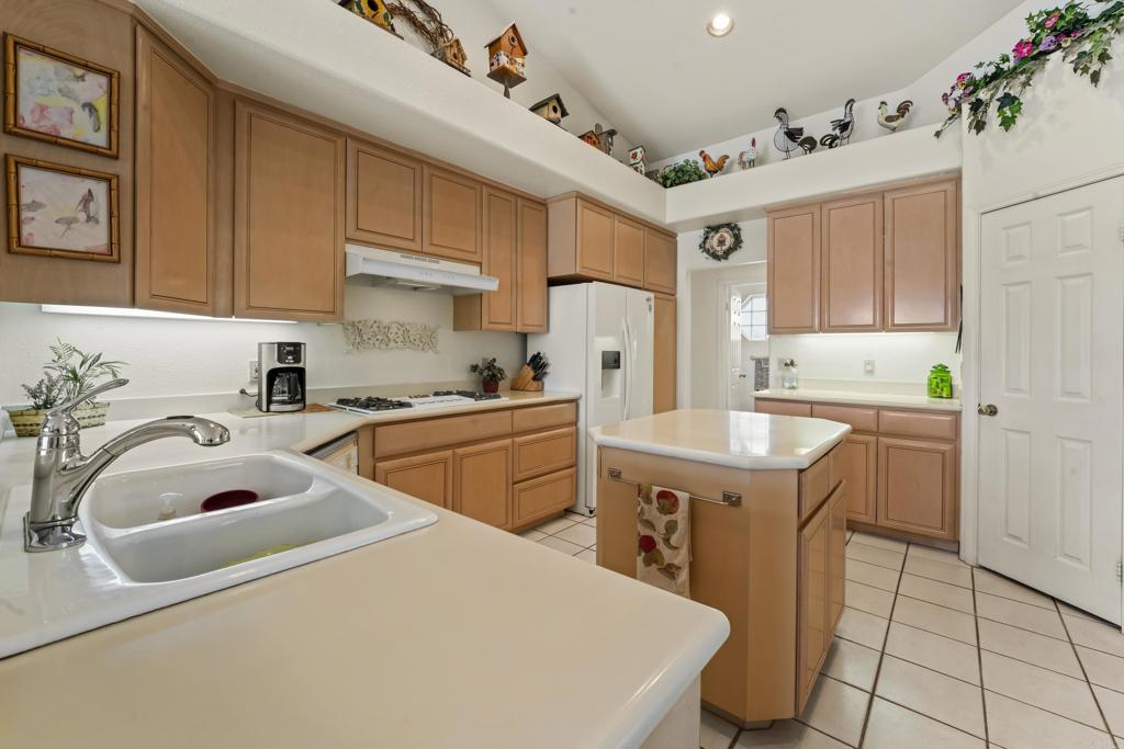Photo 14 of 23 of 40900 Avenida Estrada house