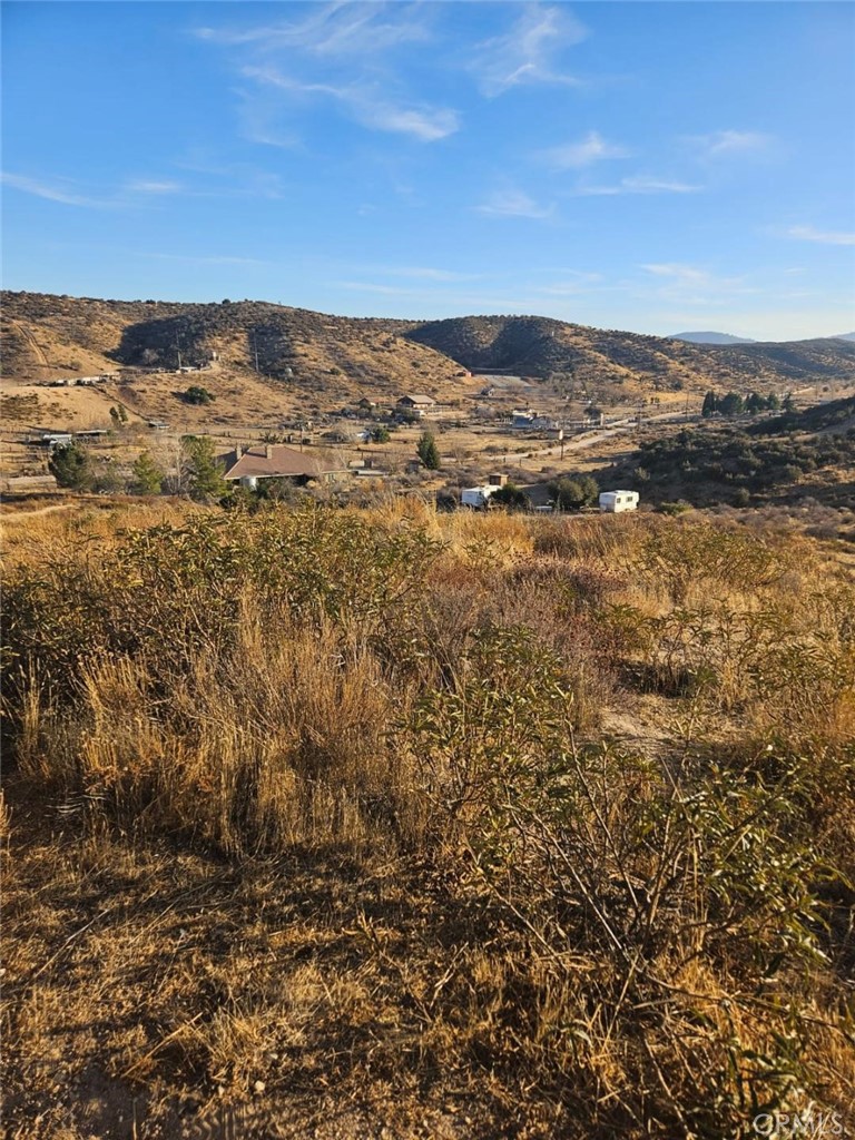 beautiful 5 acres, this lot offers unmatched convenience and potential for residential use.
Perfect location to develop, or to hold as an investment, 10 minutes to the FWY 15 and 15 minutes to Silverwood Lake