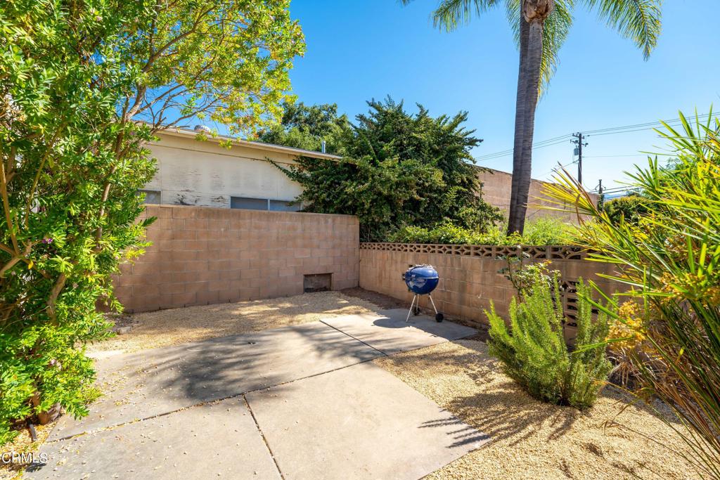 Photo 5 of 31 of 312 E Matilija Street property