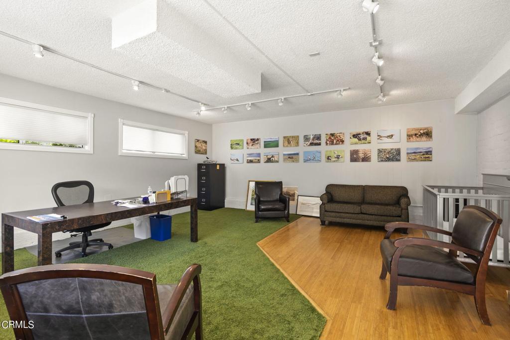 Photo 6 of 31 of 312 E Matilija Street property