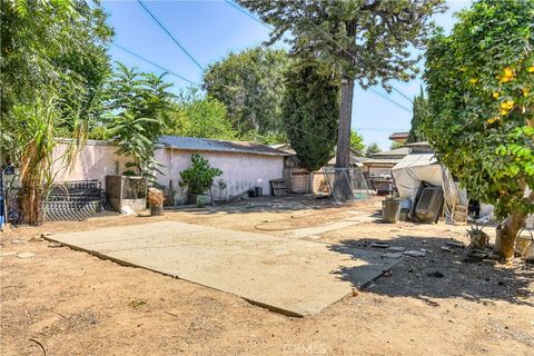 A home in El Monte