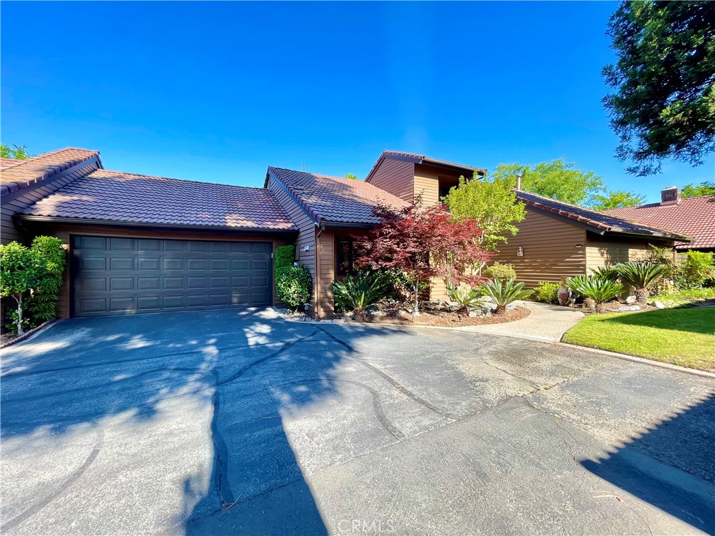 2127 W Barstow Avenue