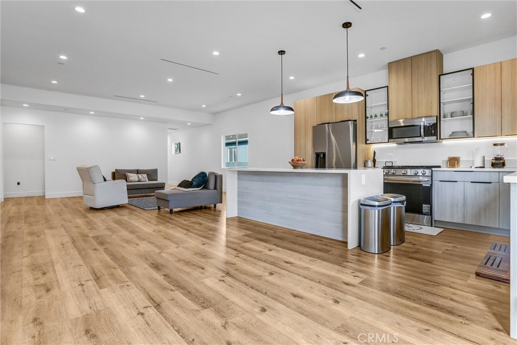 Properties 1 6900 Corbin Avenue