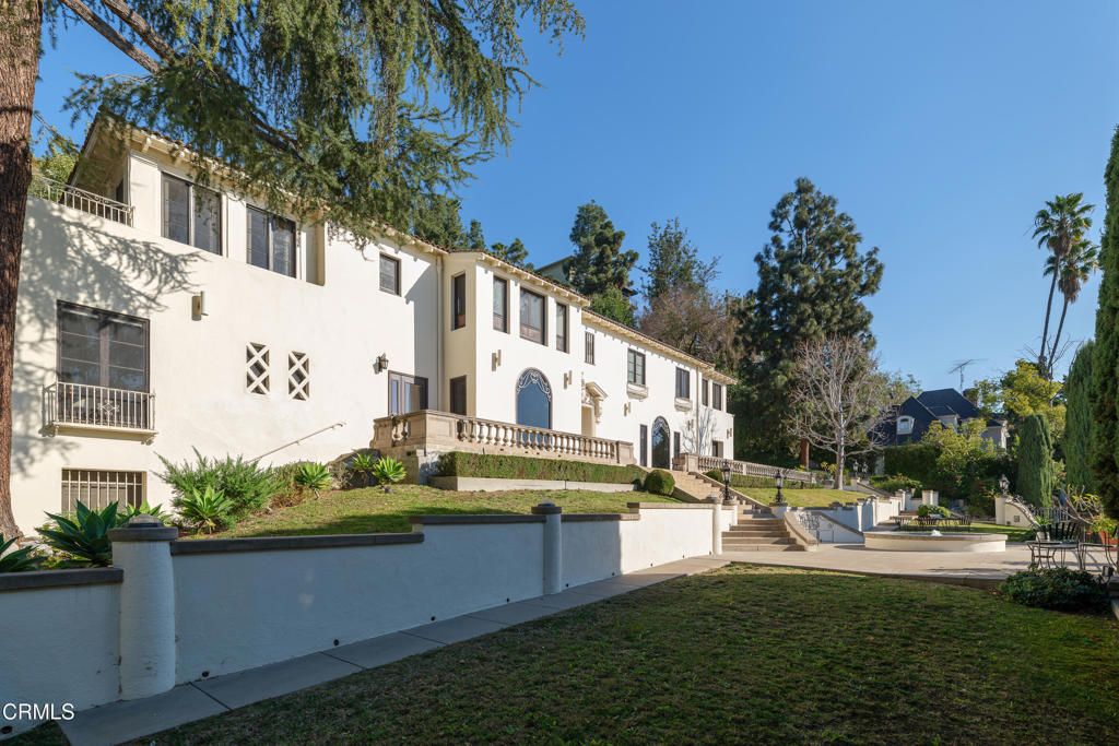 Properties 3 1951 N Saint Andrews Place