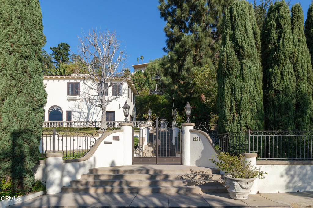 Properties 4 1951 N Saint Andrews Place