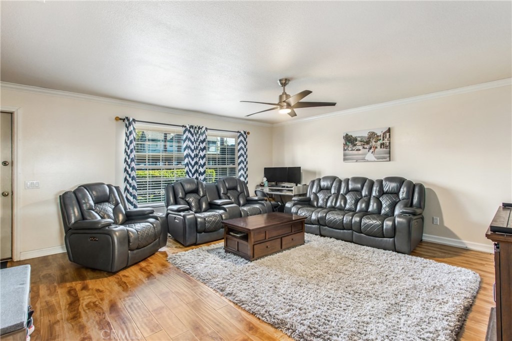 Photo 8 of 30 of 129 E. Cypress Av. condo