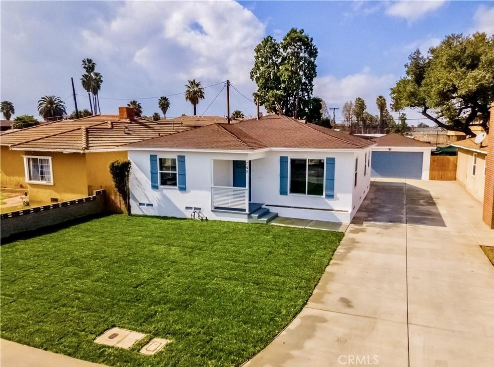 Photo 1 of 20 of 749 N Mountain View Avenue house