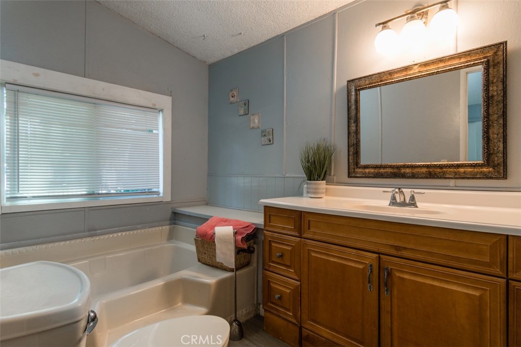 Photo 9 of 20 of 22611 13th Place mobile home