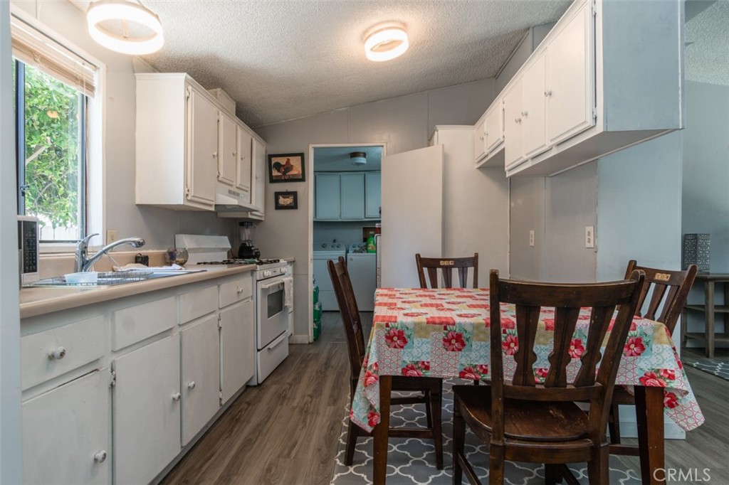 Photo 6 of 20 of 22611 13th Place mobile home