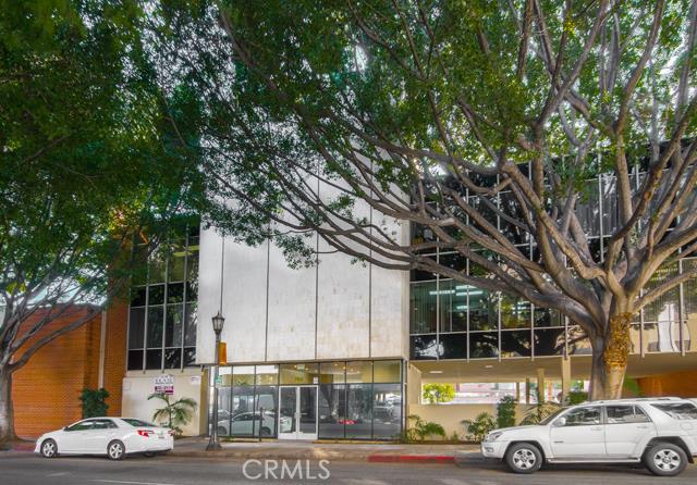 Great opportunity for future mixed-use development.
Total 6 parcels (5734-025-005, 5734-025-014, 5734-025-024, 5734-025-026, 5734-025-030, 5734-023-022). Three buildings (parking in rear) with 2 addition parking lots in Oak Knoll Street. Retail on the first floor & Office on the upper floors. Refurbished common ares in 2015, elevator served, handicapped accessible.
Located one block South of Colorado Blvd and one block West of Lake Avenue. Lakes Shopping District, Pasadena Playhouse District. Paseo Colorado, Old Town, City Hall, 210 Freeway, and much, much more.
Financial information will be provided upon letter of intent submission.
