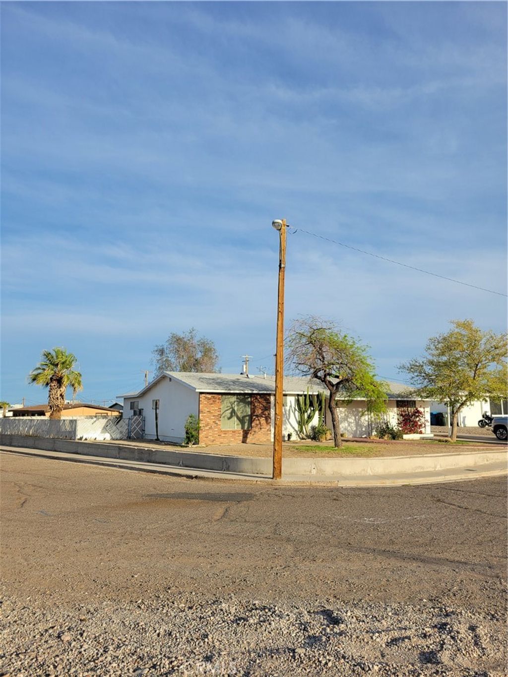 listing image 0
