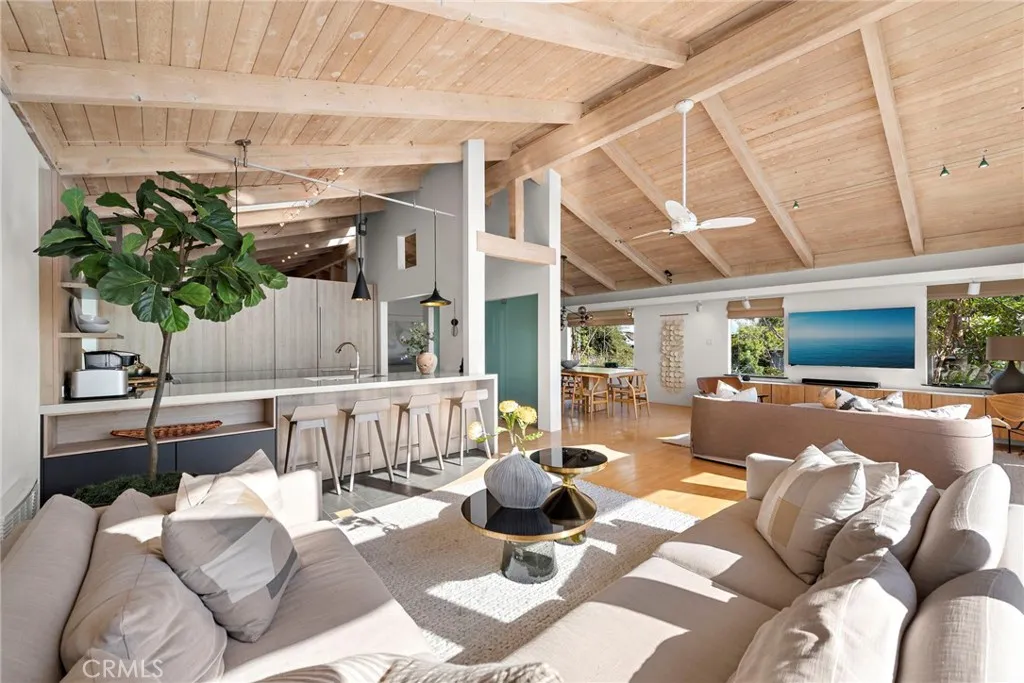 Laguna Beach, California 92651, United States, 5 Bedrooms Bedrooms, ,5 BathroomsBathrooms,Residential,Active,10118