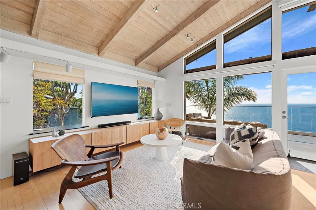 Laguna Beach, California 92651, United States, 5 Bedrooms Bedrooms, ,5 BathroomsBathrooms,Residential,Active,10118