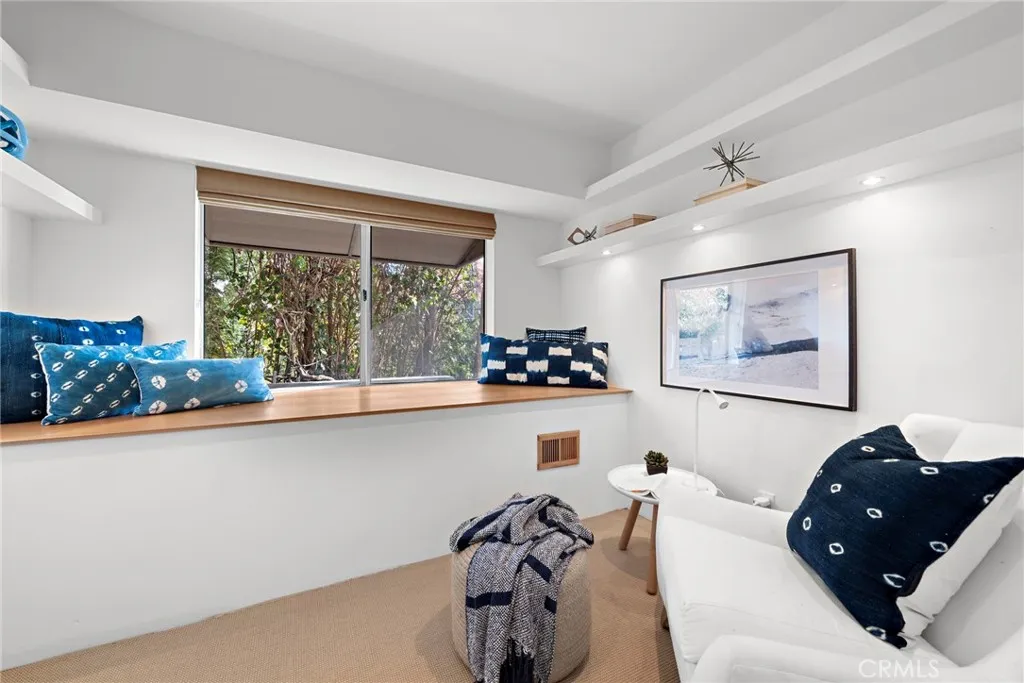 Laguna Beach, California 92651, United States, 5 Bedrooms Bedrooms, ,5 BathroomsBathrooms,Residential,Active,10118