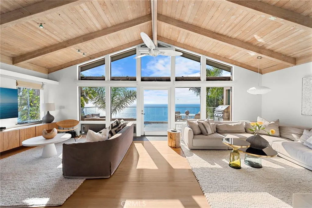 Laguna Beach, California 92651, United States, 5 Bedrooms Bedrooms, ,5 BathroomsBathrooms,Residential,Active,10118