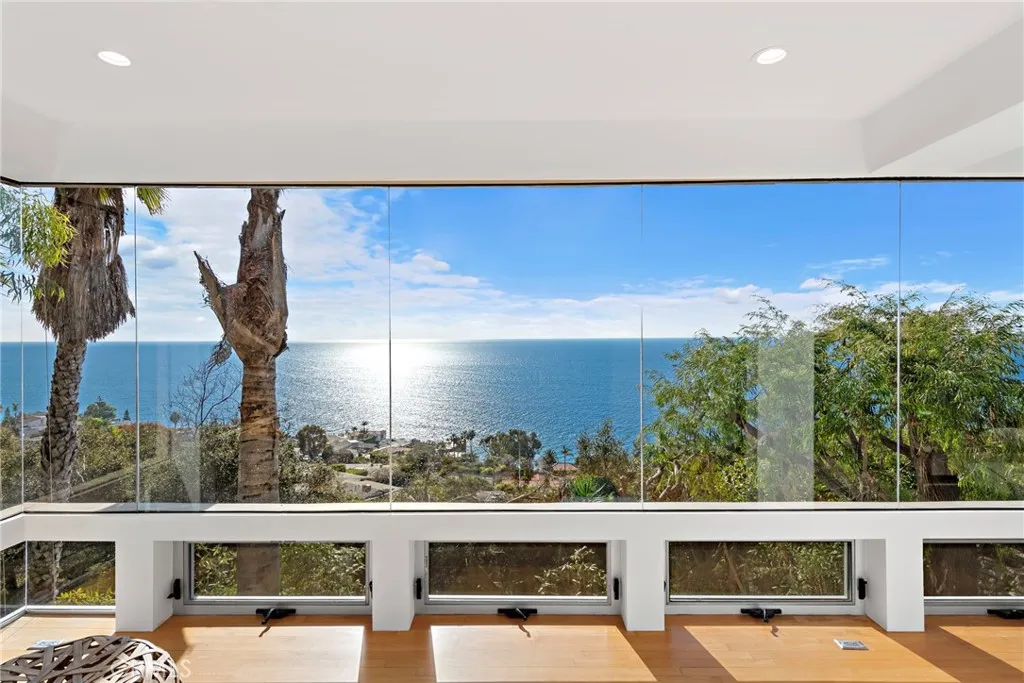 Laguna Beach, California 92651, United States, 5 Bedrooms Bedrooms, ,5 BathroomsBathrooms,Residential,Active,10118