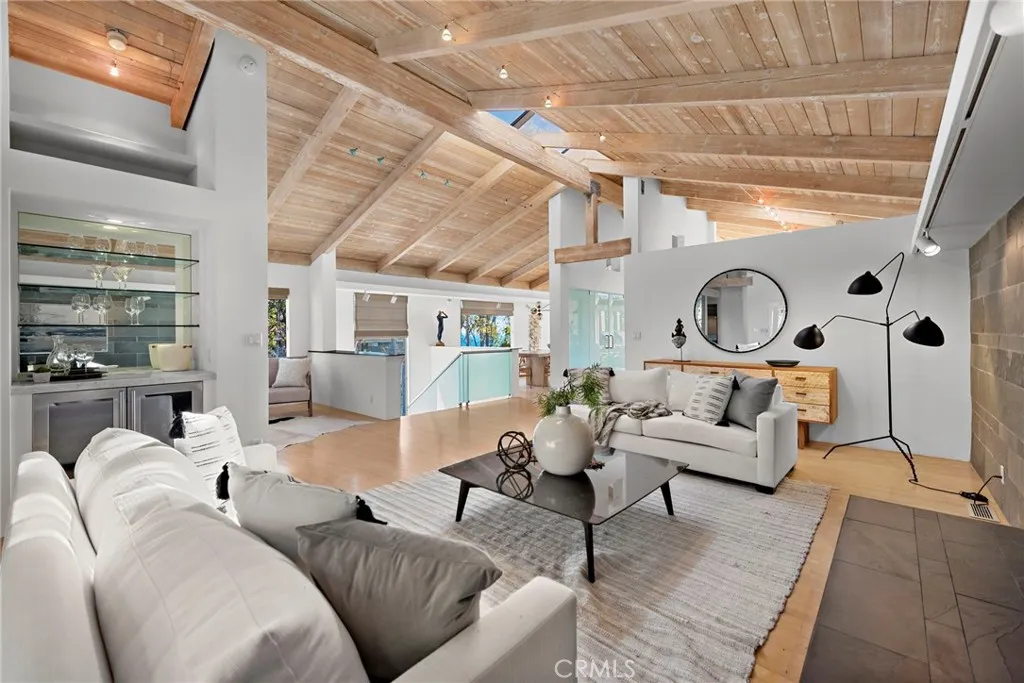 Laguna Beach, California 92651, United States, 5 Bedrooms Bedrooms, ,5 BathroomsBathrooms,Residential,Active,10118