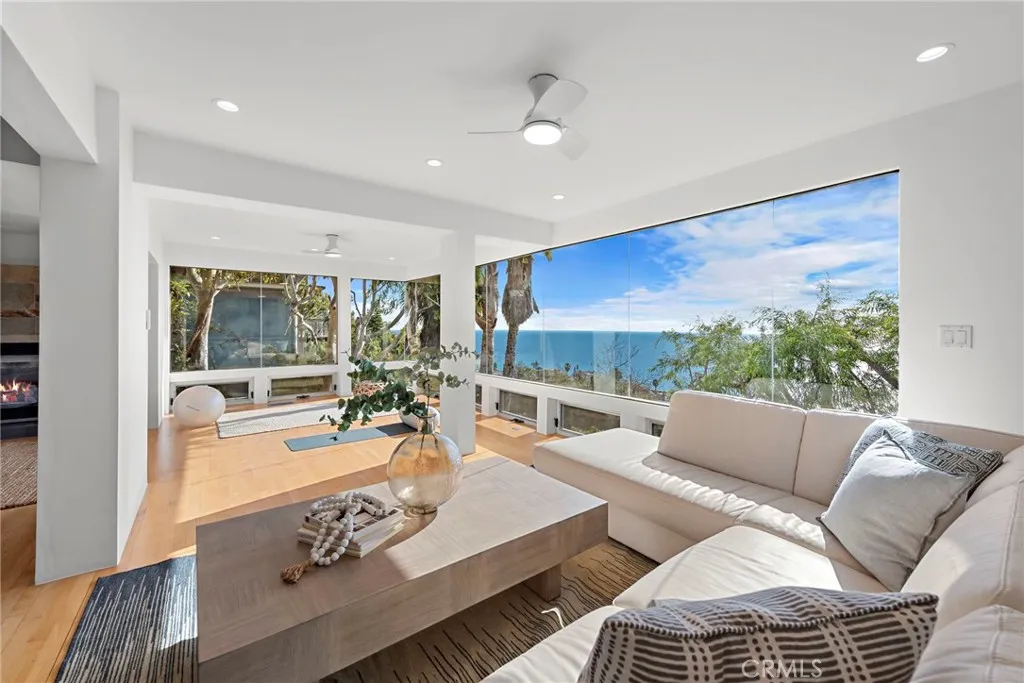 Laguna Beach, California 92651, United States, 5 Bedrooms Bedrooms, ,5 BathroomsBathrooms,Residential,Active,10118