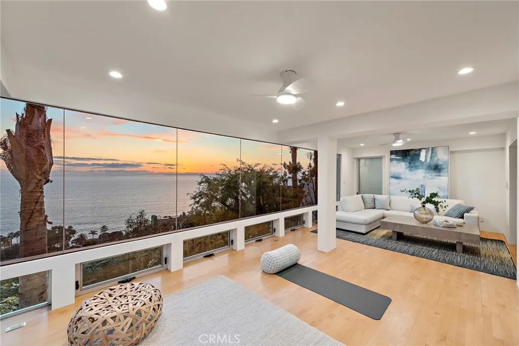 Laguna Beach, California 92651, United States, 5 Bedrooms Bedrooms, ,5 BathroomsBathrooms,Residential,Active,10118