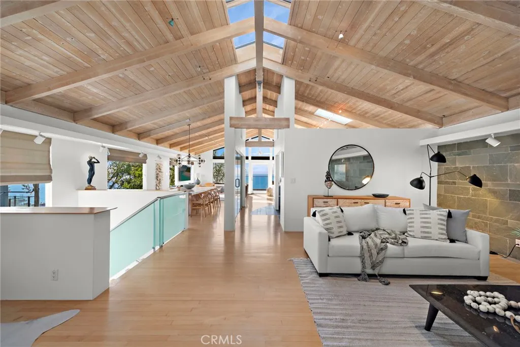 Laguna Beach, California 92651, United States, 5 Bedrooms Bedrooms, ,5 BathroomsBathrooms,Residential,Active,10118