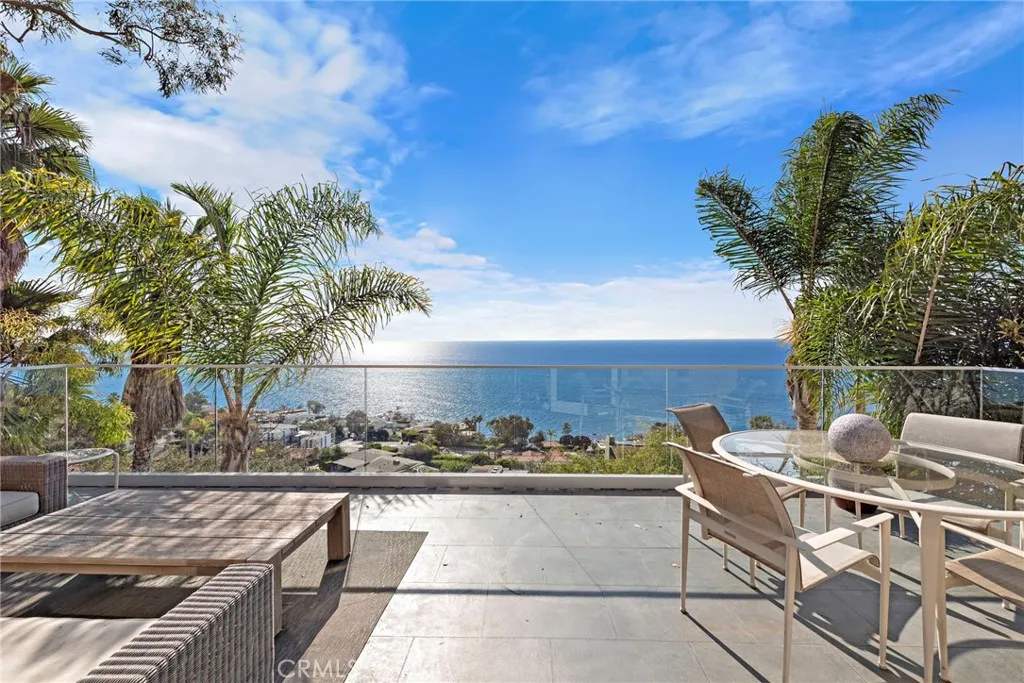 Laguna Beach, California 92651, United States, 5 Bedrooms Bedrooms, ,5 BathroomsBathrooms,Residential,Active,10118