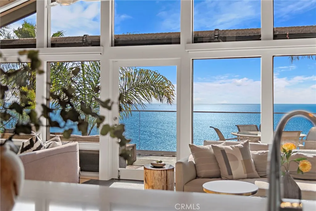 Laguna Beach, California 92651, United States, 5 Bedrooms Bedrooms, ,5 BathroomsBathrooms,Residential,Active,10118