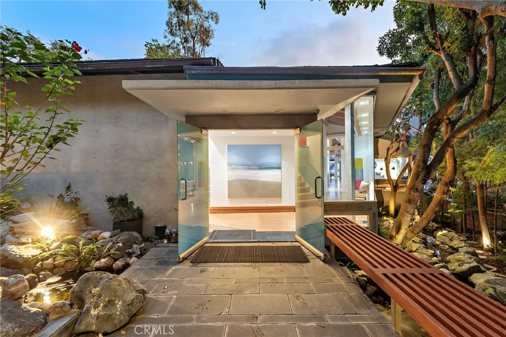 Laguna Beach, California 92651, United States, 5 Bedrooms Bedrooms, ,5 BathroomsBathrooms,Residential,Active,10118